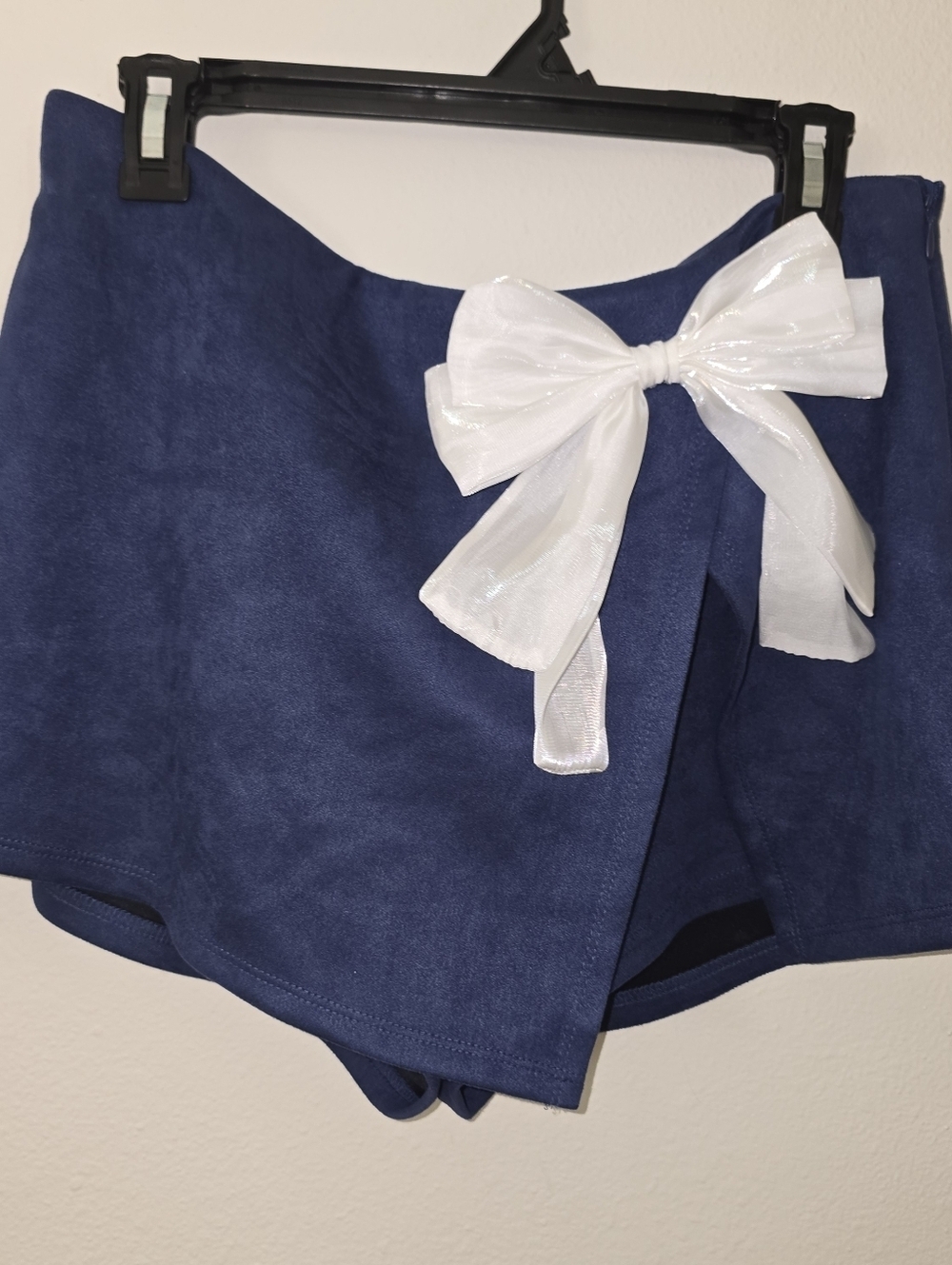 NWOT Size Large Navy Blue Faux Suede Wrap Skort with White Bow